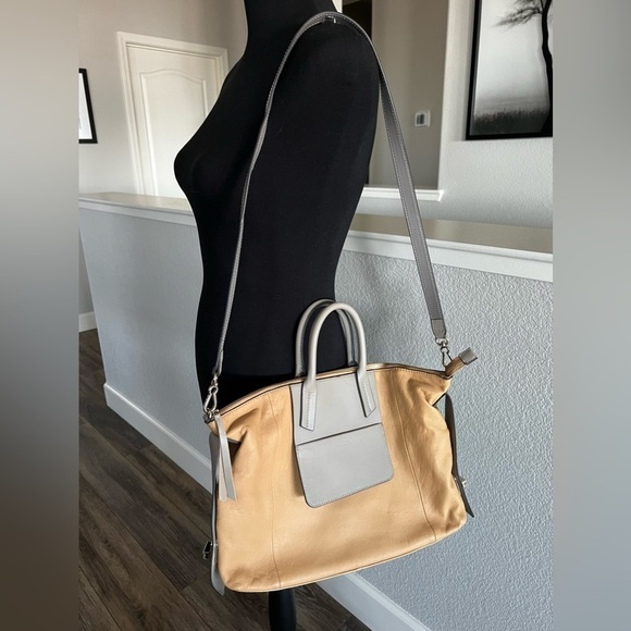 Vince CAMUTO DAVIA SATCHEL - 100% Leather - PRISTINE CONDITION - Picture 5 of 16